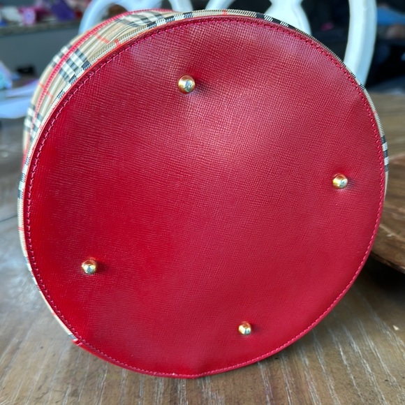 Burberrys Haymarket Check vanity bag - Picture 6 of 13